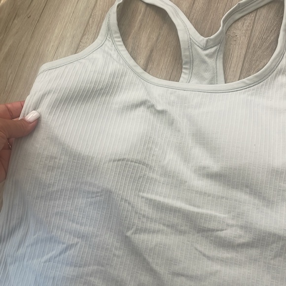 Lululemon tank - Picture 2 of 5